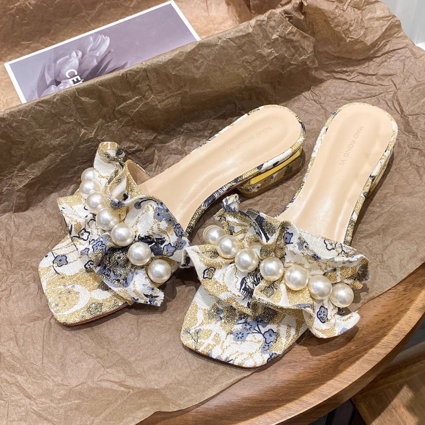 Sandals for girls with pearl and flower